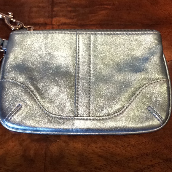 New Coach light acqua wristlet - Picture 3 of 4